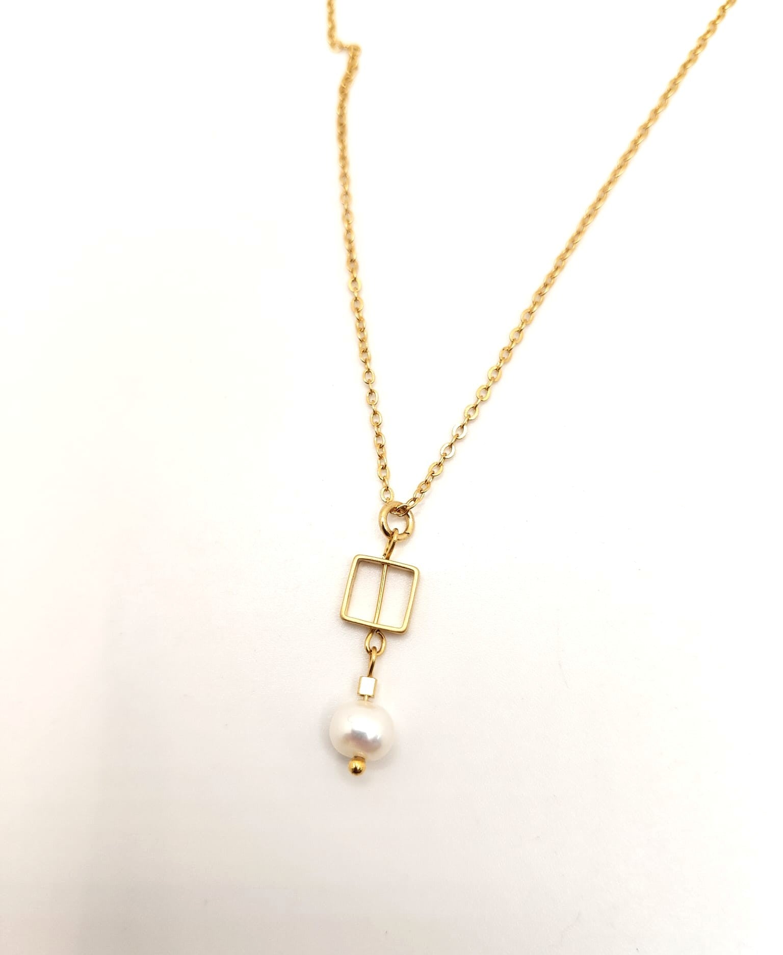 Modern Freshwater pearl dainty  necklace