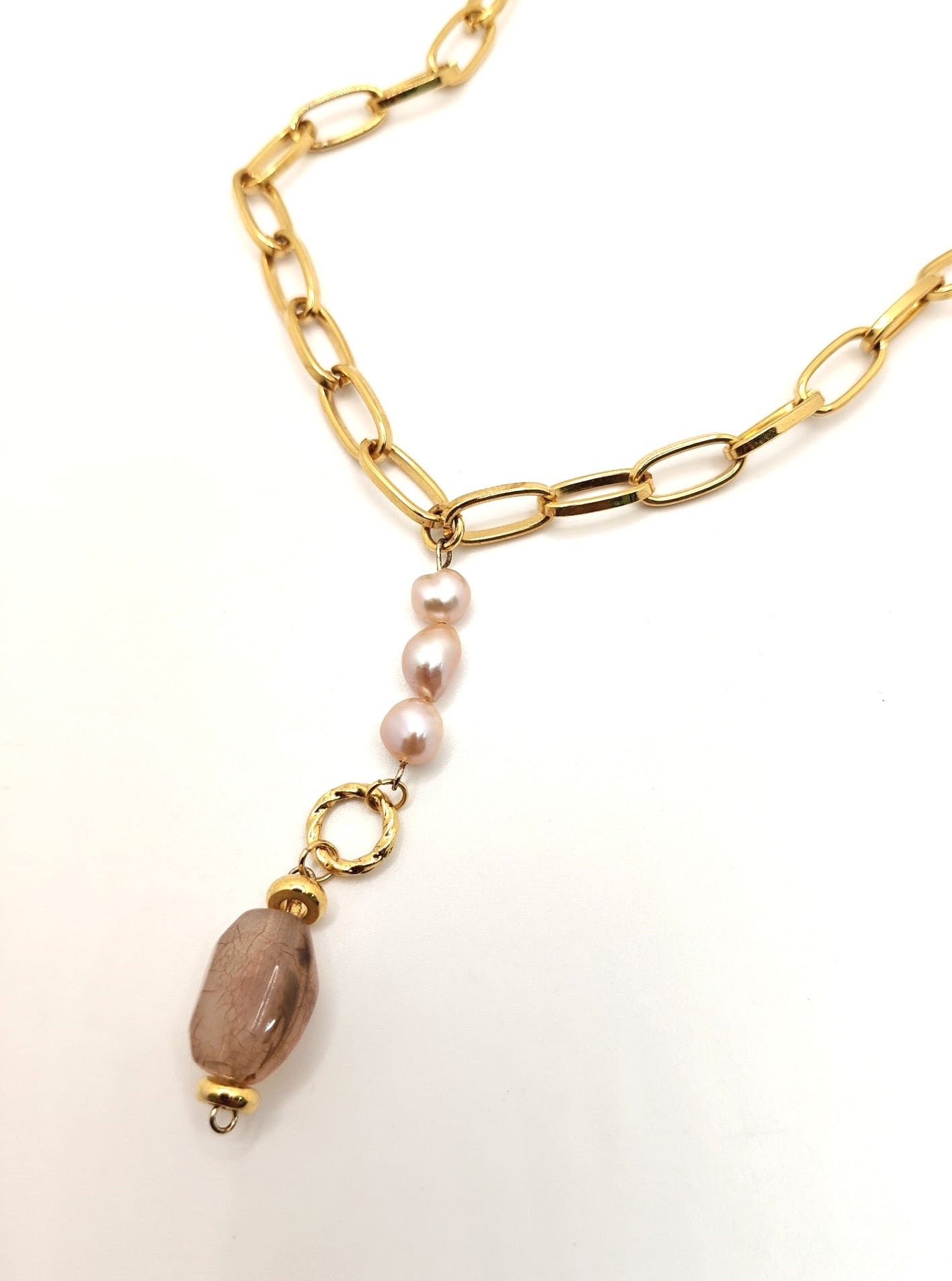 Three pearl pendant necklace