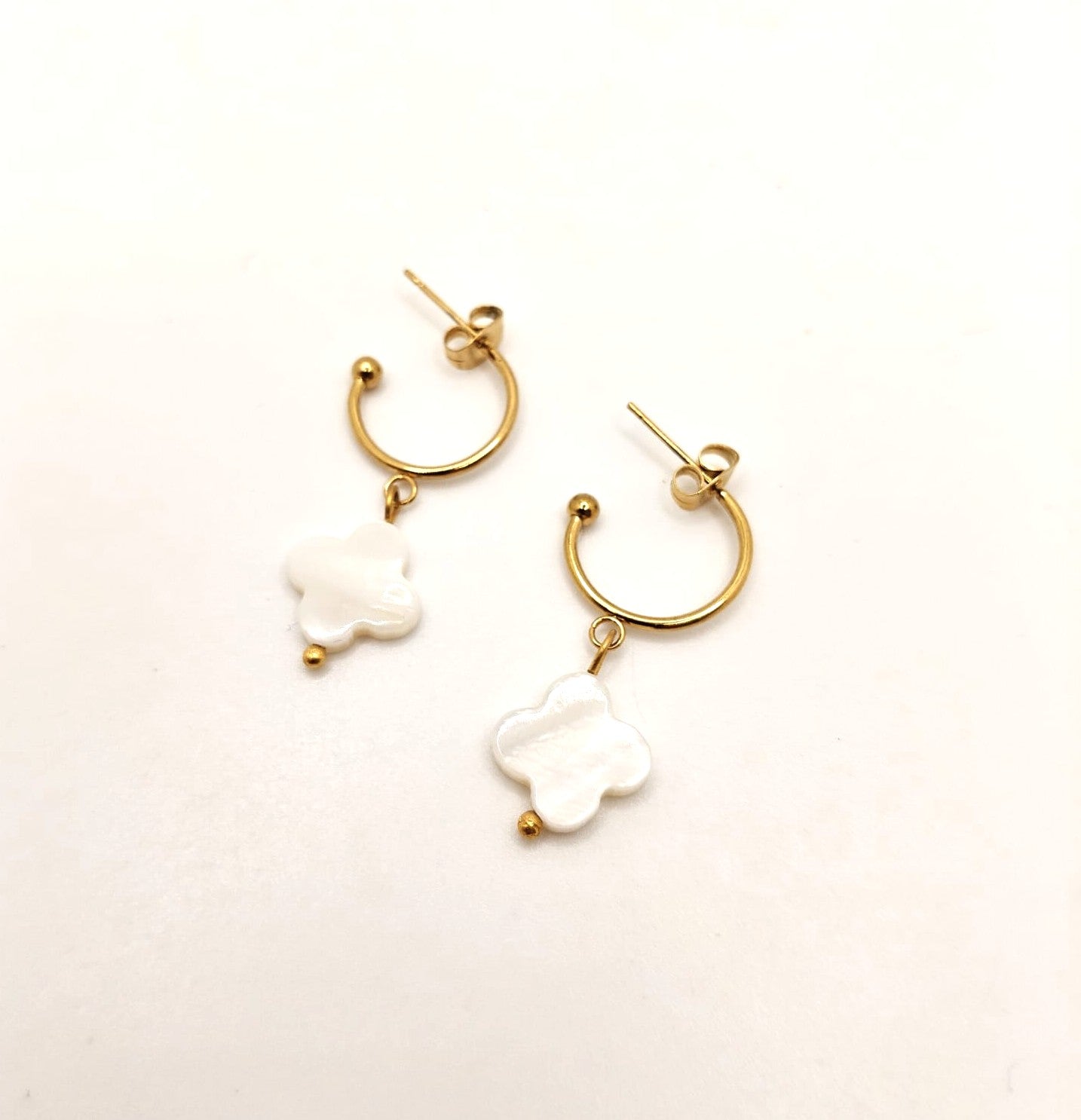 Clover mother of pearl earrings